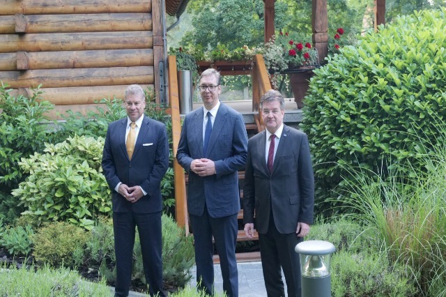 Tensions in Kosova, Lajcak after the meeting with Vucic: A political solution is urgently needed