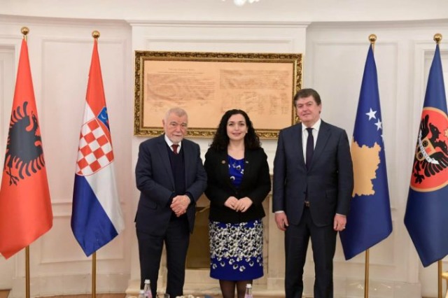 Vjosa Osmani receives the two former Albanian and Croatian Presidents: With great friends of Kosovo