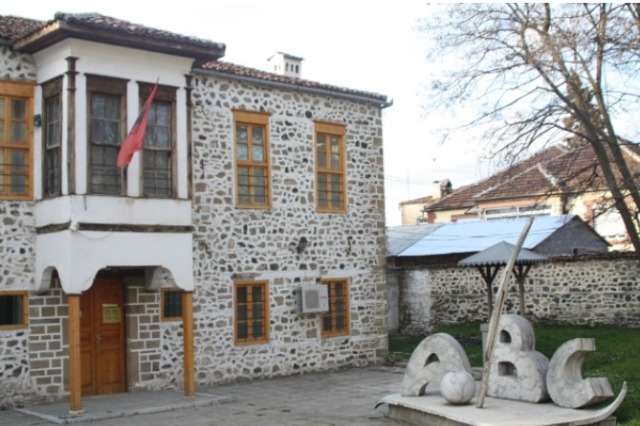 Today, March 7, Teacher’s Day is celebrated. 137 years since the foundation of the first school to learn writing in Albanian, after centuries of ban