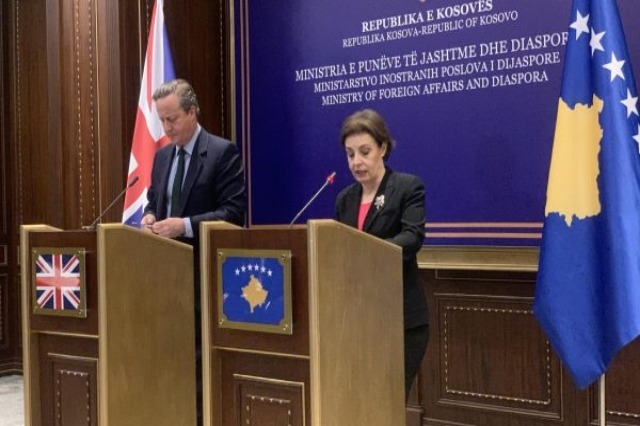 David Cameron with the Kosovan counterpart in Prishtina: We strongly support the sovereignty of Kosova