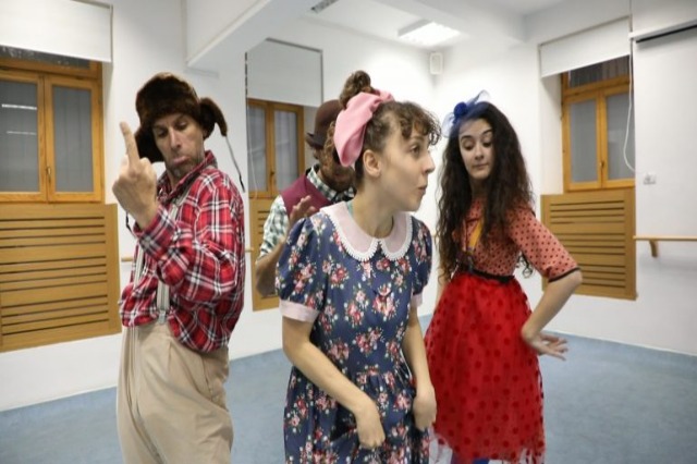 Artistic life in Tirana kicks off with “The Bald Singer” at Metropol Theatre