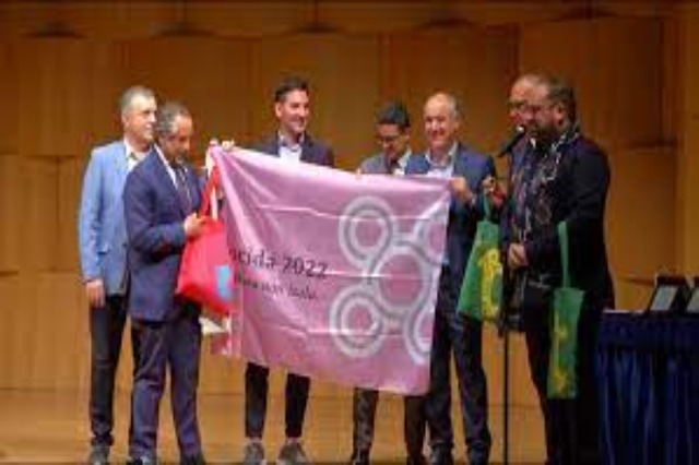 “Muse, Art and Science” evening, Tirana and Procida, Italy, exchanged their respective symbols, as a sign of brotherhood