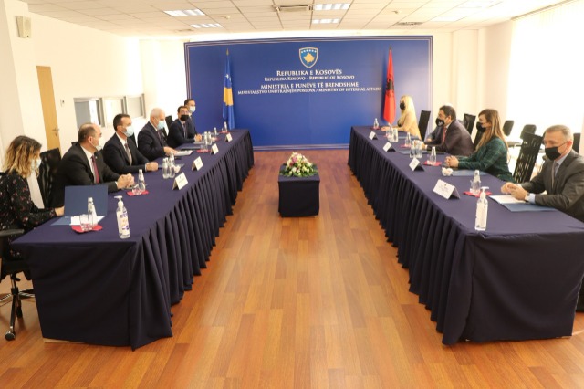 Çuçi visits Kosovo: Unique residence permit with online application, free movement for border zone areas and a new crossing point in Shishtavec