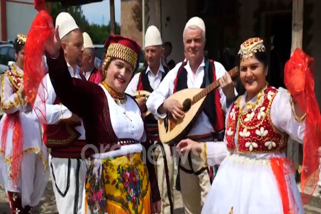 Puka Dance and Traditional Costumes