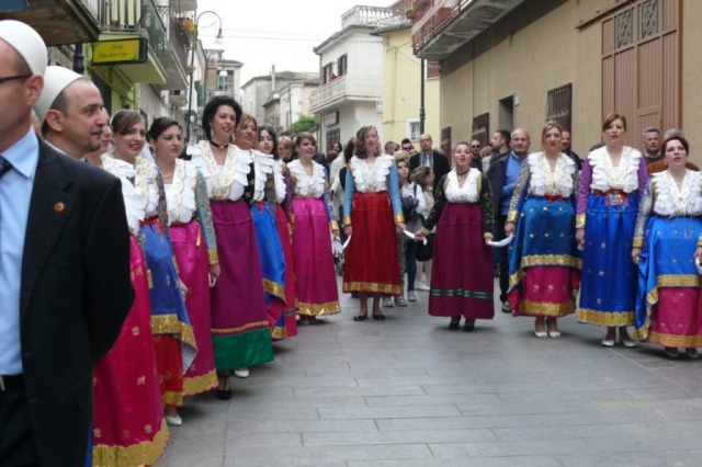 “The Dance”, the authentic tradition of the Arbëresh people in Frasnita, Calabria