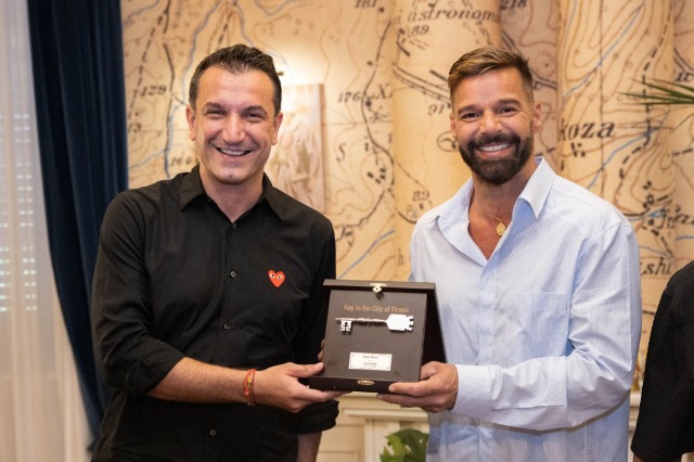 Veliaj hands over the City Key to Ricky Martin: Proud that such great singers appreciate Tirana
