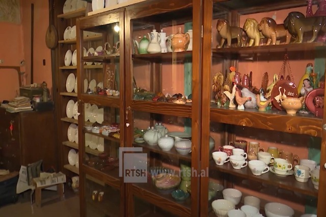 “Albanian Pottery” exhibition / Korça collector Mirgen Shamblli exhibits 1,200 objects