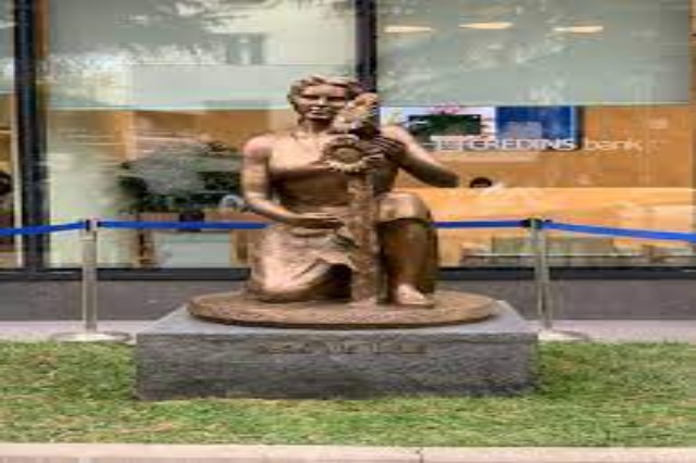 The sculpture “Girl with Flowers”, realized by the People’s Artist Mumtas Dhrami inagurated