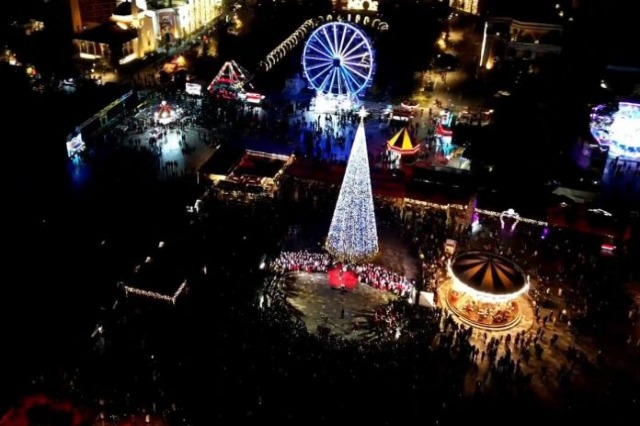 The lights of the Christmas tree were lit in Tirana last evening, bringing a joyful atmosphere