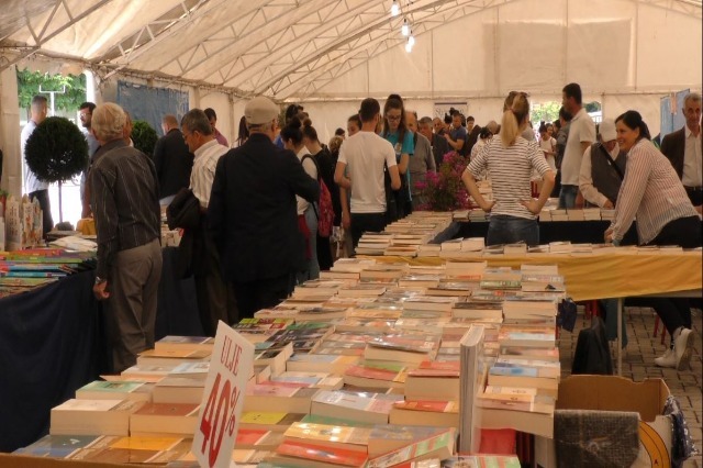 The 9th edition of the National Book Fair opens in Fier, Albanian and foreign authors promoted
