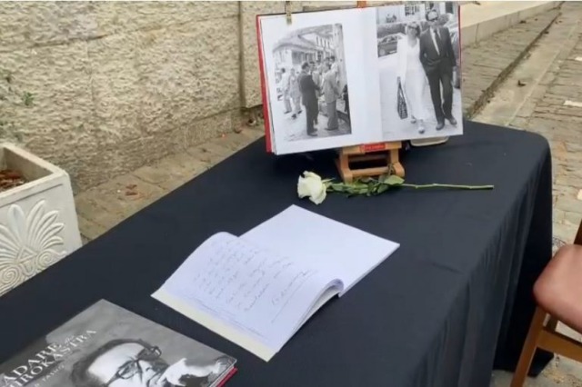 Condolences for Kadare in his home town, Gjirokastër