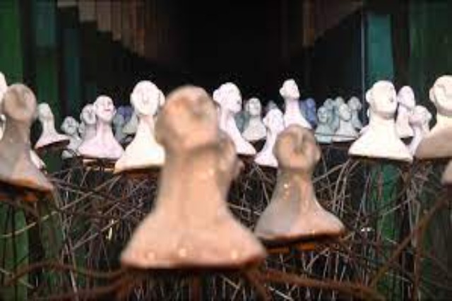 Exodus of Albanians through ceramics; Italian artist Nicola Genco installs ‘Promenade’ in Bunk’Art 1