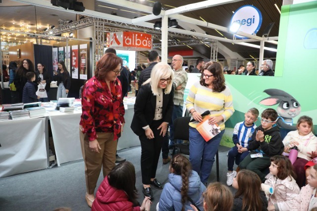Lindita Nikolla at the Book Fair: Good news is the high participation of young people who buy books