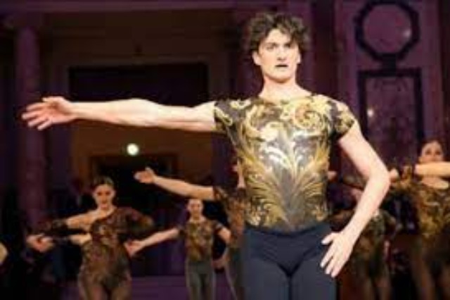 World choreographer and ballet star Eno Peçi performs on 6th July at “Scanderbeg Square”