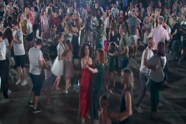 Eno Peçi waltzes with young people at Skënderbeg Square, the Austrian ambassador Christian Steiner also joins the dance