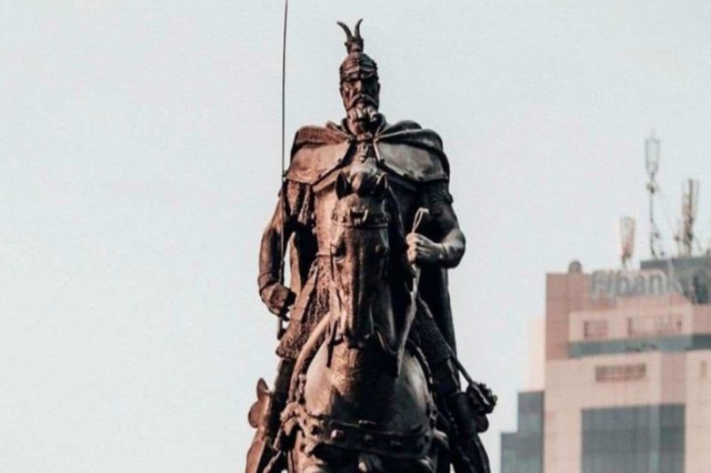 Tirana Municipality Starts Work on Placing Skanderbeg’s Statue in Paris