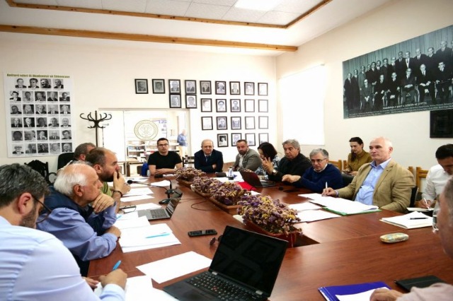 Albanian Encyclopedia: Advancements in Establishing Unified Lexicon