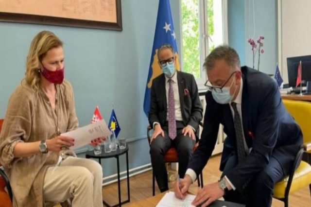 Croatia helps Kosovo with 10,000 antiviral vaccines