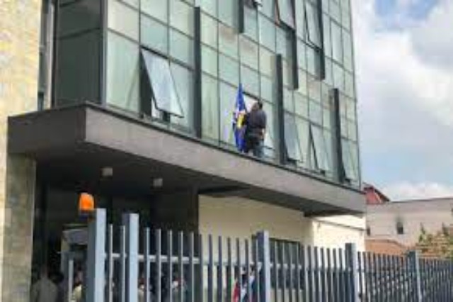 Flag of Kosova placed in the Municipality of North Mitrovica