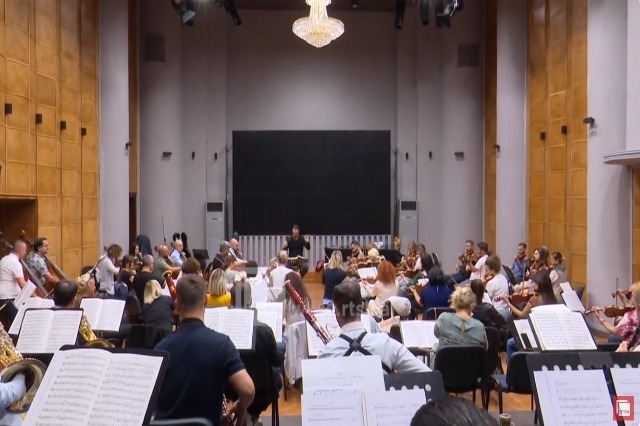 The Albanian Radio Television Orchestra is presenting a concert with a diverse program