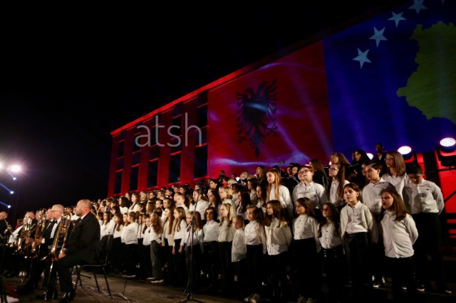 Festive concert around the red and black flag gathering all Albanians