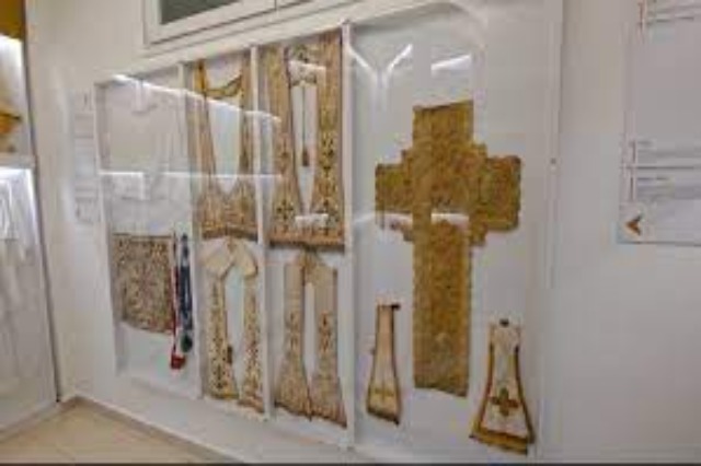 An exhibition of ancient liturgical vestments opens for the first time in the Shkodra museum