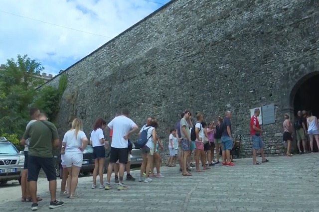 Gjrokastër, the tourists line to visit the Castle