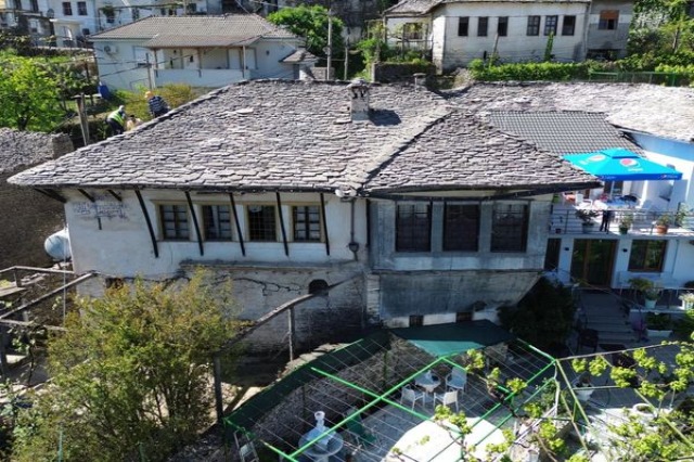 Gjirokastër, emergency intervention in the old characteristic villa in the “Palorto” neighborhood