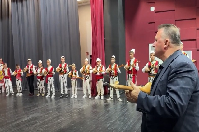 Passion for Folklore in Lezha: Young People Embrace Traditional Dance and Çiftelia