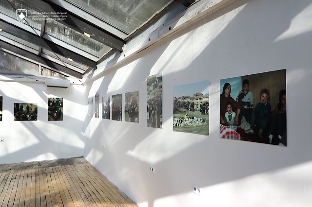 Alban Bujari’s exhibition brings back the evidence of the massacre of Hasi