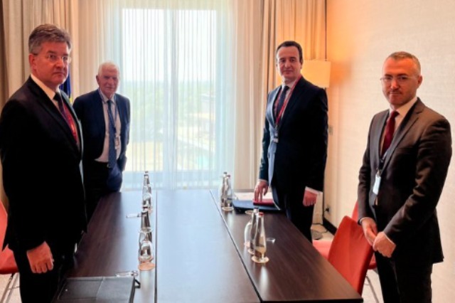 Borrell and Lajcak meet with Kurti in Bratislava: The situation in the north is dangerous and unstable