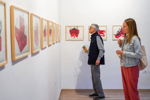 Tirana Art Gallery Unveils ‘Paradis Artificiel’ by Artist Duo