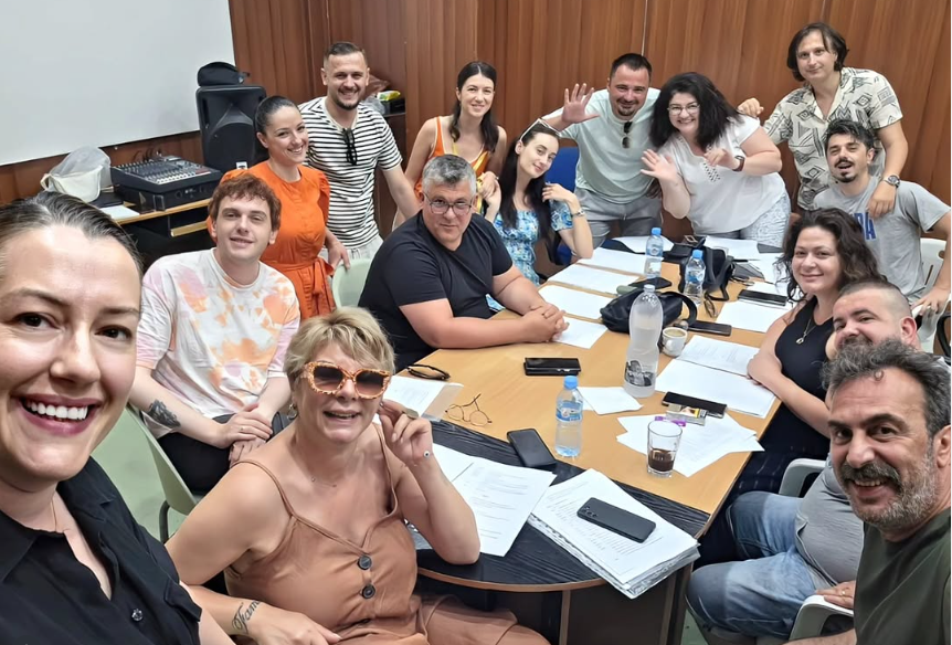 Jean Pierre Martinez’s Satirical Play Debuts at Durrës Amphitheatre