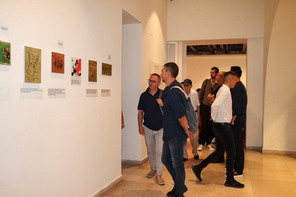 “The External Enemy”, exhibition of caricatures from the communist-era magazine “Hosteni” at COD