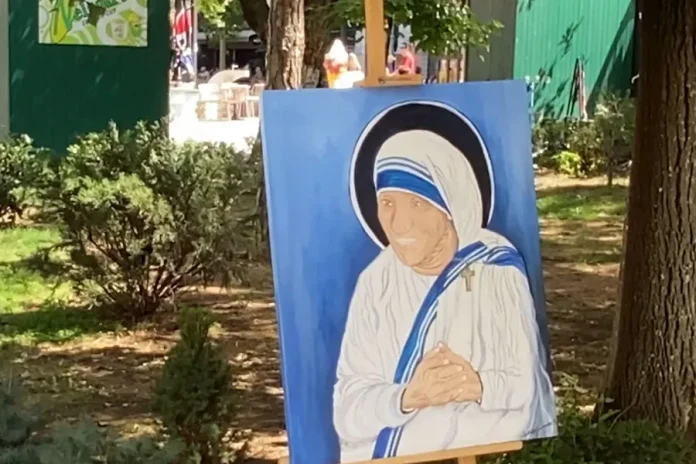 Mother Teresa’s Spirit Shines Through Art in Prishtina