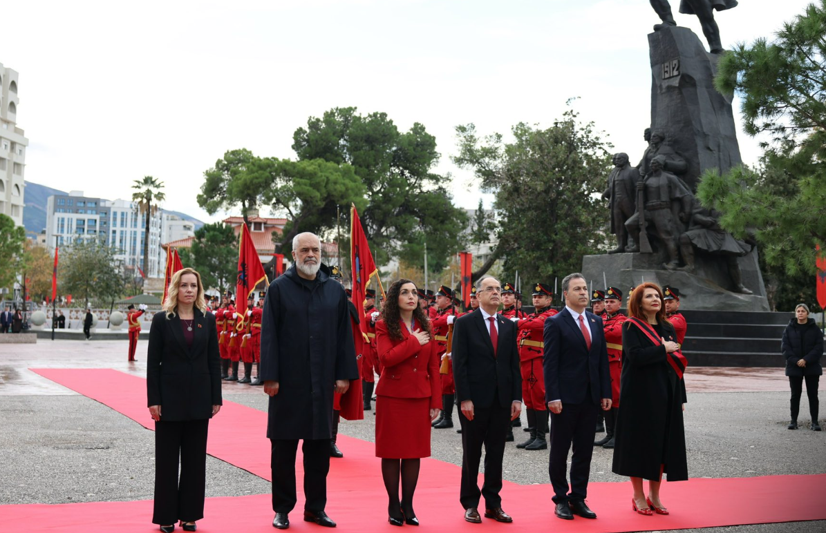 Vlora hosts official Independence Day ceremony