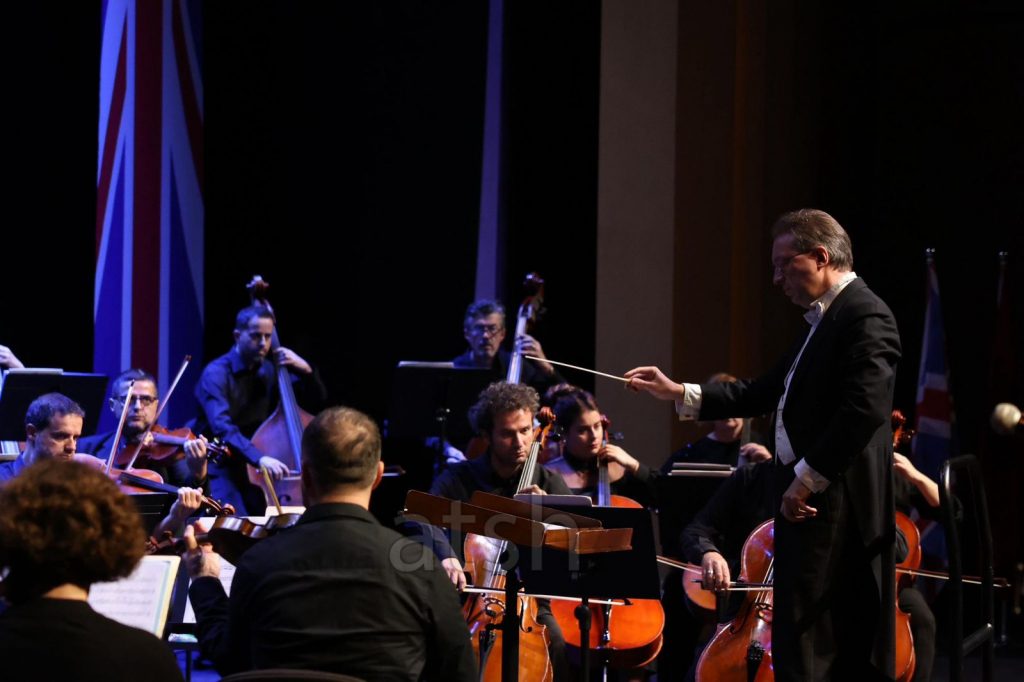 Sounds of Grandeur, concert conducted by British James Ross at the National Theatre of Opera and Ballet
