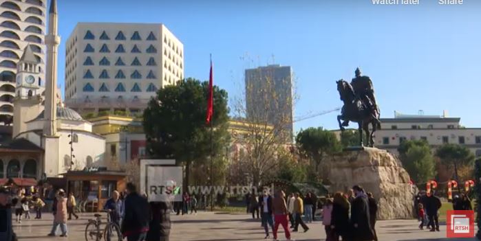 Year-End for Foreign Tourists in Albania – Festive Atmosphere in Tirana