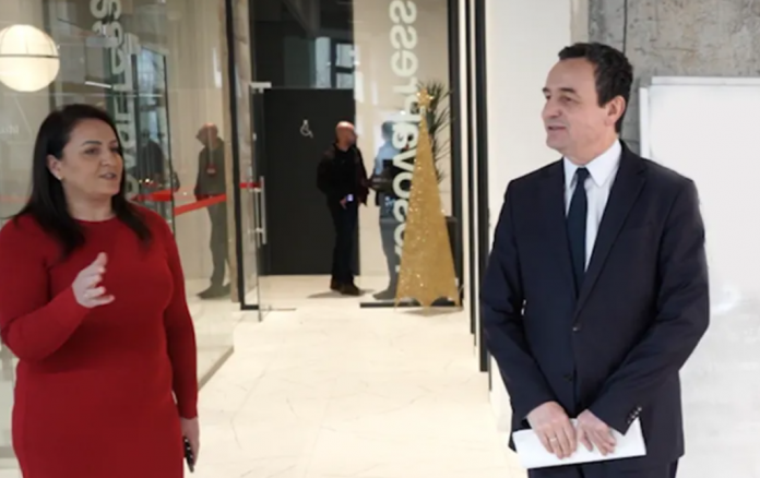 Kurti visits KosovaPress on its 27th anniversary