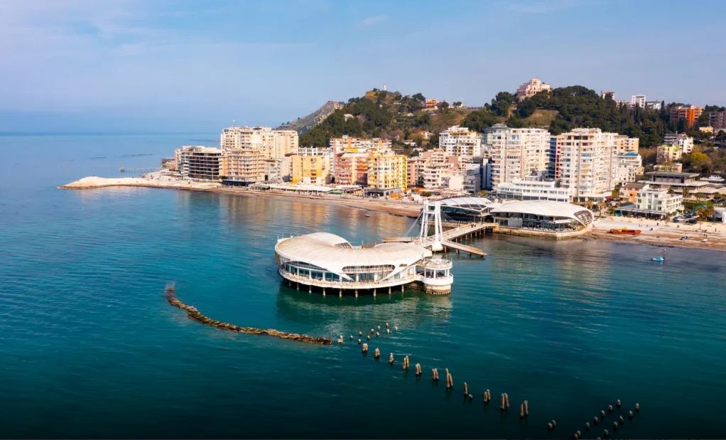 British “Express”: Albania draws UK attention for crystal-clear beaches and low prices