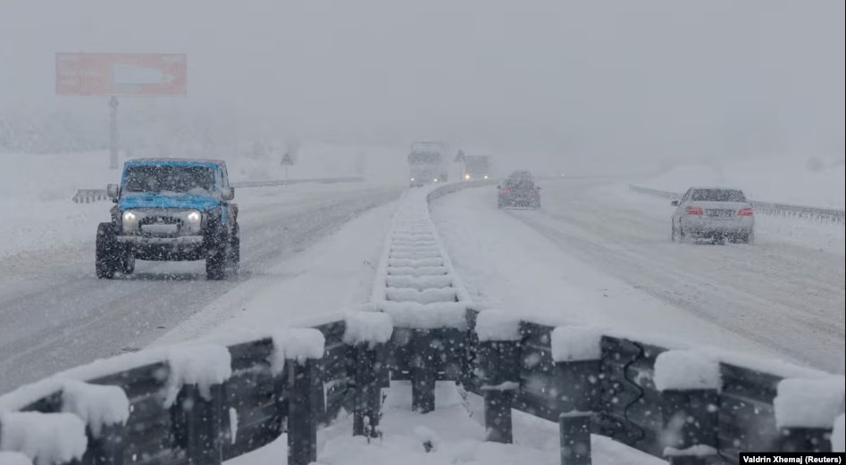 Snow in Kosova, authorities urge caution on roads