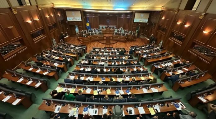 Kosovo Adopts Resolution Defending Former KLA Leaders
