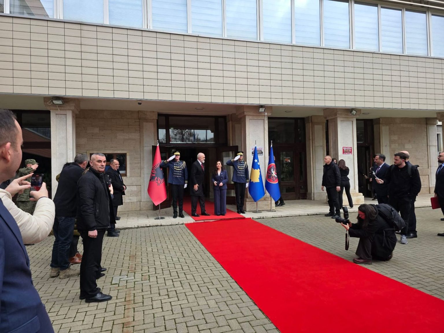 PM Rama begins official visit to Kosova, welcomed by President Osmani
