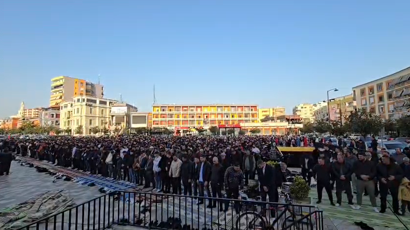Thousands celebrate Eid al-Fitr across Albania with prayers and messages of solidarity