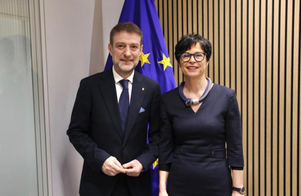 FM Hoxha meets European Commissioner for Enlargement Kos in Brussels