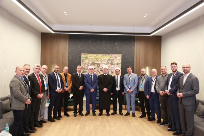 Albanian Muslim Community head meets diaspora representatives