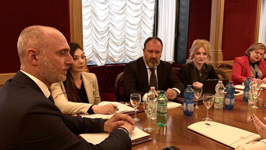 Albanian delegation holds talks in Italian parliament to boost bilateral ties