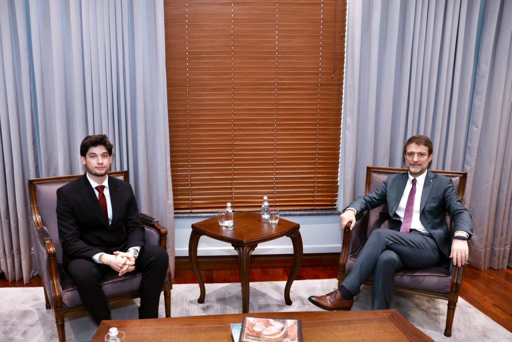 Albanian Foreign Minister Ferit Hoxha meets North Macedonian student, highlights importance of language rights