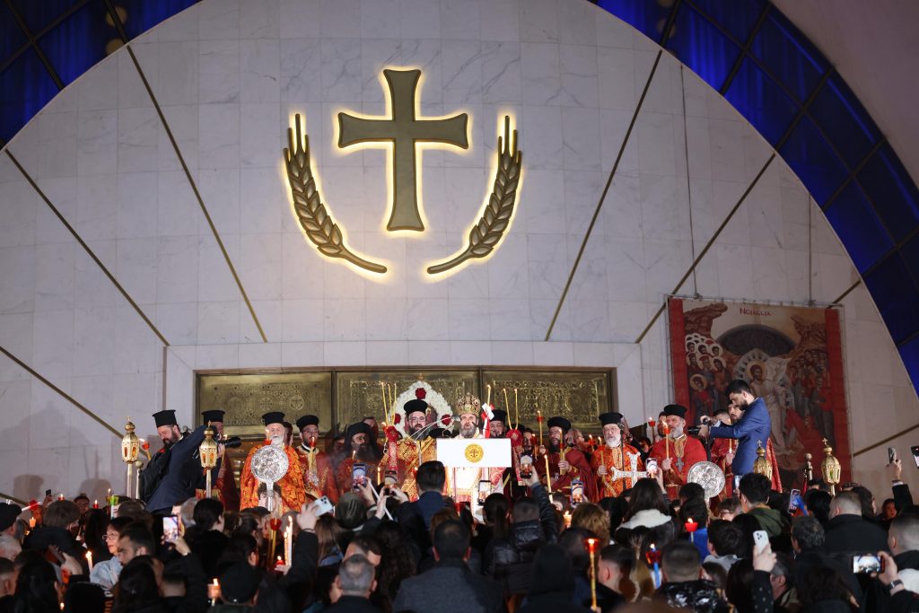 Believers receive Easter light at Tirana Orthodox Cathedral midnight service