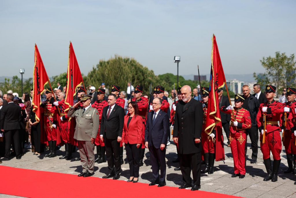 5 May: President Begaj, PM Rama and other state officials pay tribute at Martyrs’ Cemetery